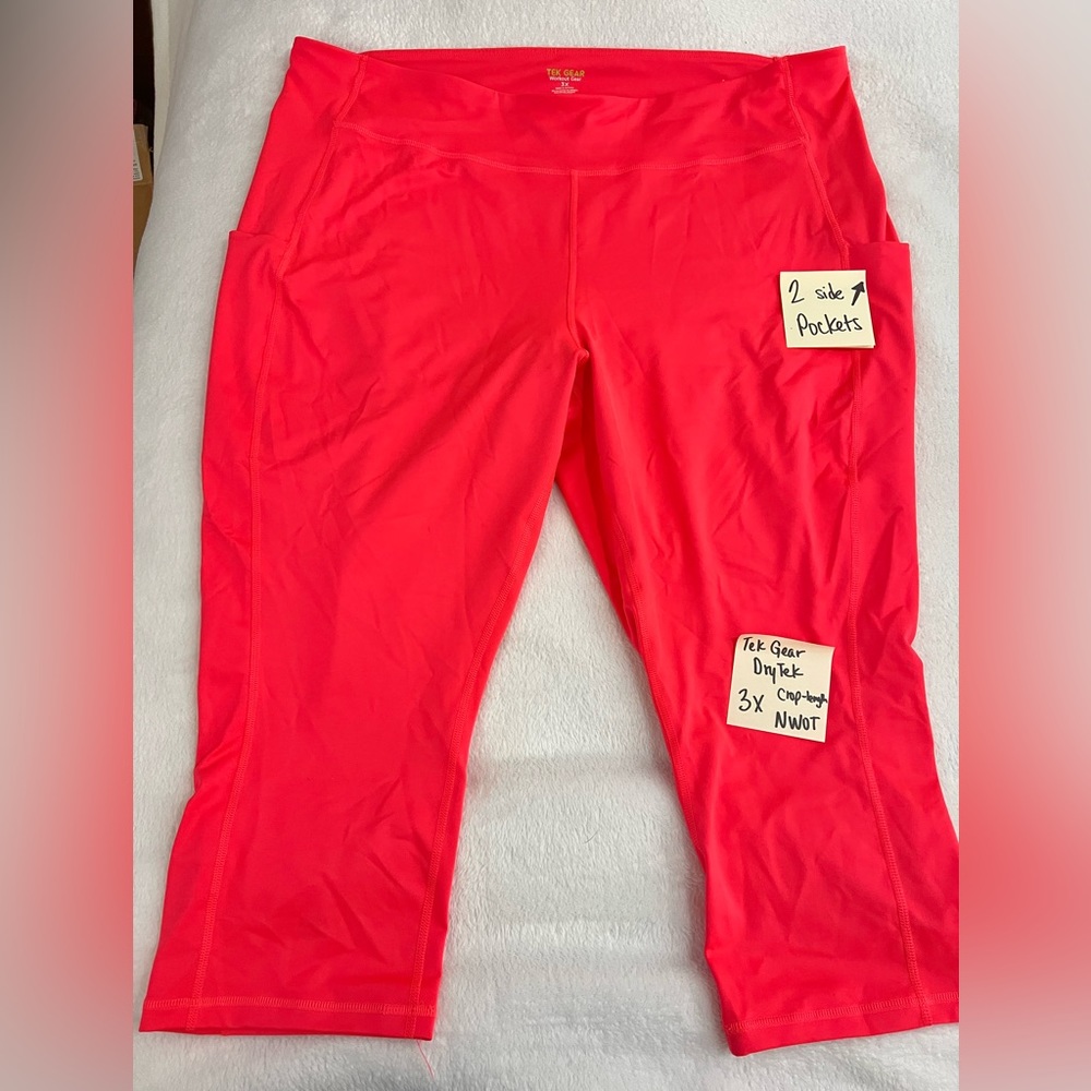 NWOT: TEKGear DryTek 3X capri legging with Pockets, bright hot pink
